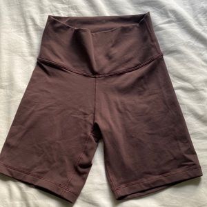 ARITZIA TNA life atmosphere biker shorts.